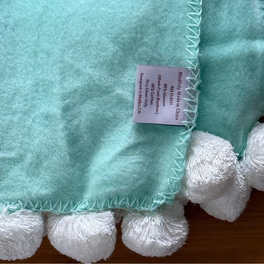 Malibu Luxxe Luxxe Pom Pom Throw Green‎ New